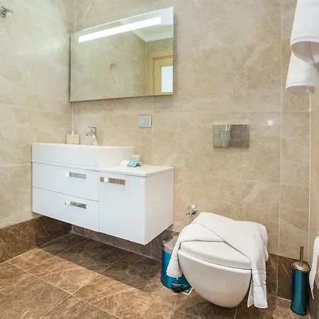 Alya Sierra Мугла